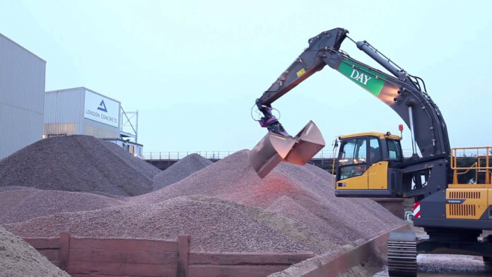 Train Load of Sand | Clam Shell Grab | Try Saying That Fast