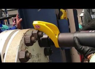 TorcUP Raptor Series Pneumatic Torque Wrench Demo on Oil & Gas Flange