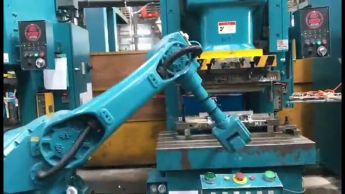 “Bí quyết sử dụng cánh tay robot tự động LNC với ứng dụng và lợi ích thực tế cho nhà máy”