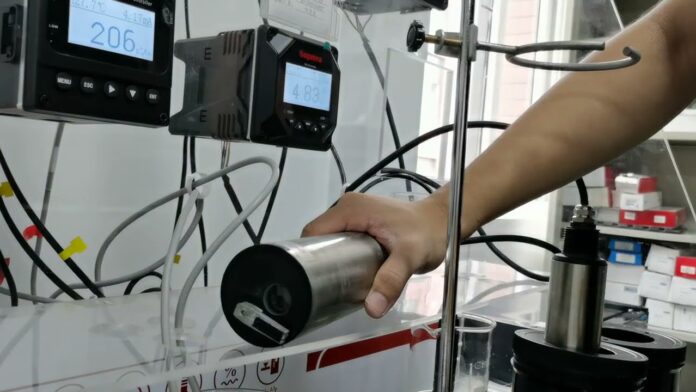 “Turbidity Sensor Model XYZ: Ứng dụng, Lợi ích và Kinh nghiệm từ Chuyên gia Thiết bị Cảm biến”