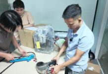 Khui lô hàng thiết bị xiết lực cùng INO team – Khám phá công nghệ đo lường | Việt Nam Distributor | INO Measure